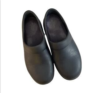 Crocs clogs black size 6 Preowned